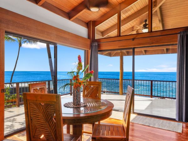 Kailua-Kona Vacation Home One Bedroom On Beach
