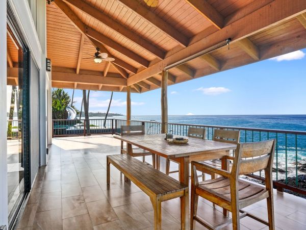 Kailua-Kona Vacation Home One Bedroom On Beach