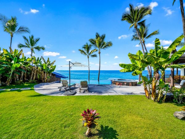Kailua-Kona Vacation Home One Bedroom On Beach