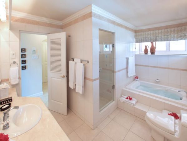 Beachfront Vacation Villa with 4 Bedroom & Stunning Views