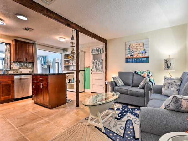 Waterfront Vacation Rental with 3 Bedrooms in Hudson
