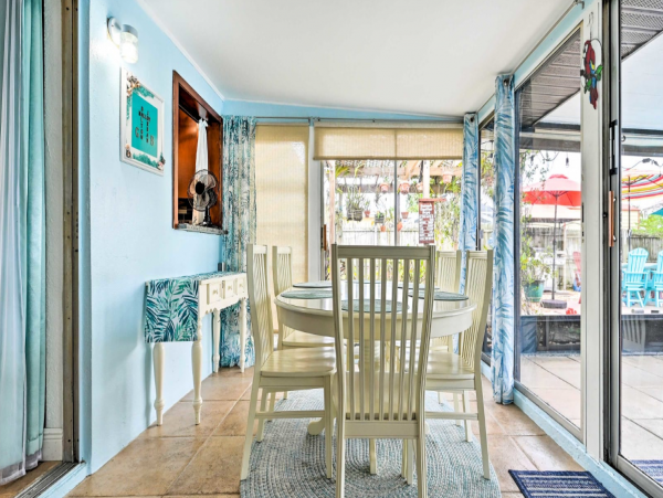 Waterfront Vacation Rental with 3 Bedrooms in Hudson