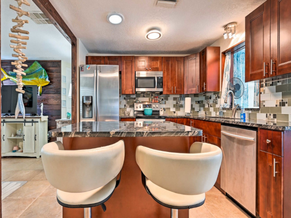 Waterfront Vacation Rental with 3 Bedrooms in Hudson