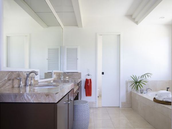 Honolulu Vacation Home Four Bedroom Walk to Beach