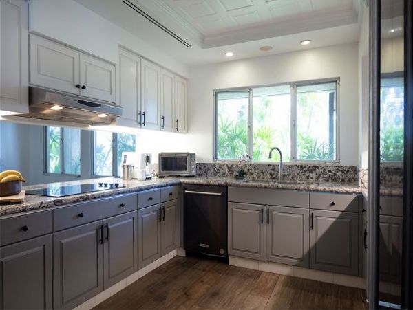 Honolulu Vacation Home Four Bedroom Walk to Beach