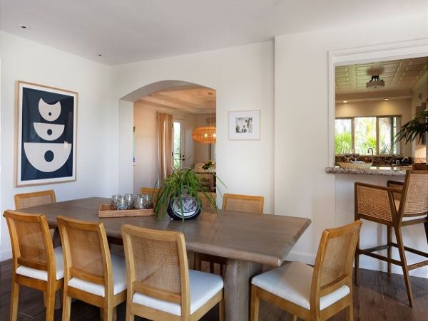 Honolulu Vacation Home Four Bedroom Walk to Beach