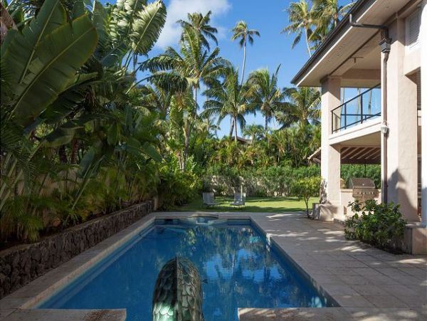 Honolulu Vacation Home Four Bedroom Walk to Beach