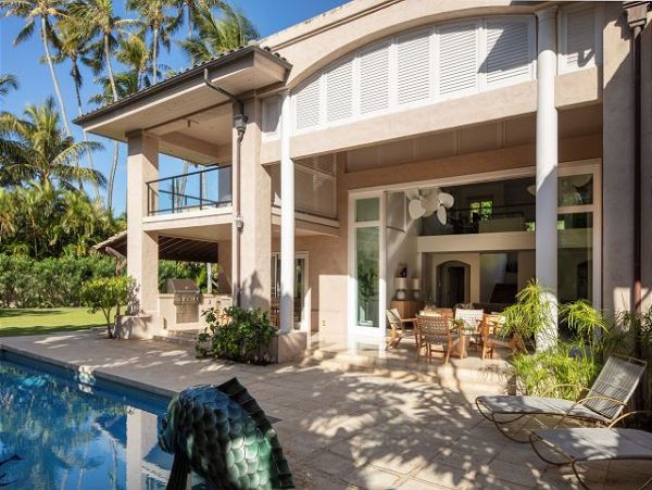 Honolulu Vacation Home Four Bedroom Walk to Beach