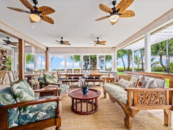 Wonderful Beachfront Hawaiian Style Plantation House
