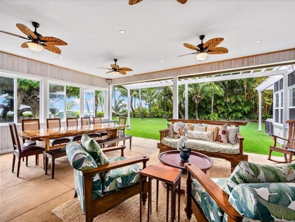 Wonderful Beachfront Hawaiian Style Plantation House
