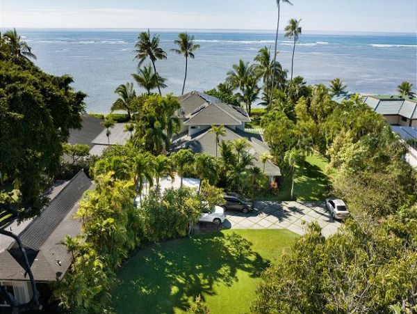 Wonderful Beachfront Hawaiian Style Plantation House