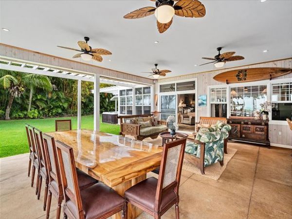 Wonderful Beachfront Hawaiian Style Plantation House
