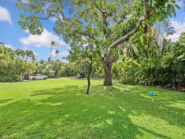 Wonderful Beachfront Hawaiian Style Plantation House