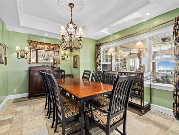 Wonderful Beachfront Hawaiian Style Plantation House