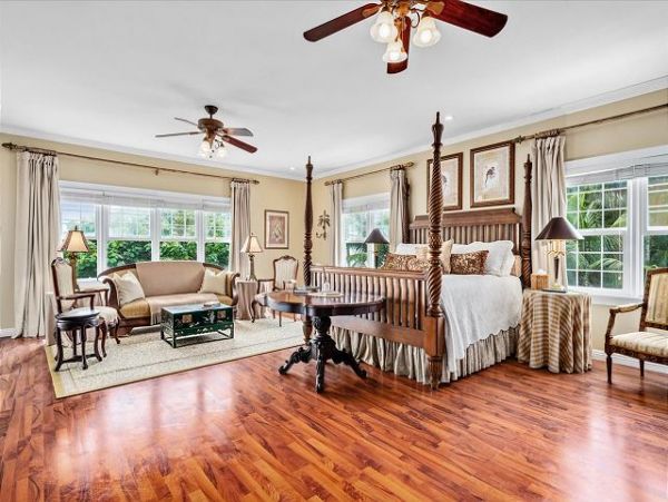 Wonderful Beachfront Hawaiian Style Plantation House