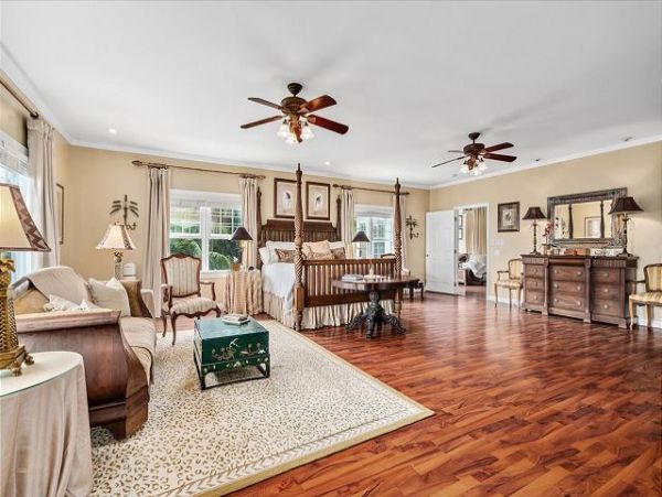 Wonderful Beachfront Hawaiian Style Plantation House