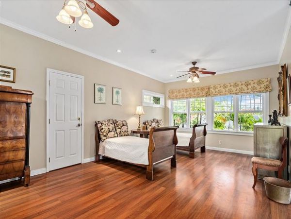 Wonderful Beachfront Hawaiian Style Plantation House