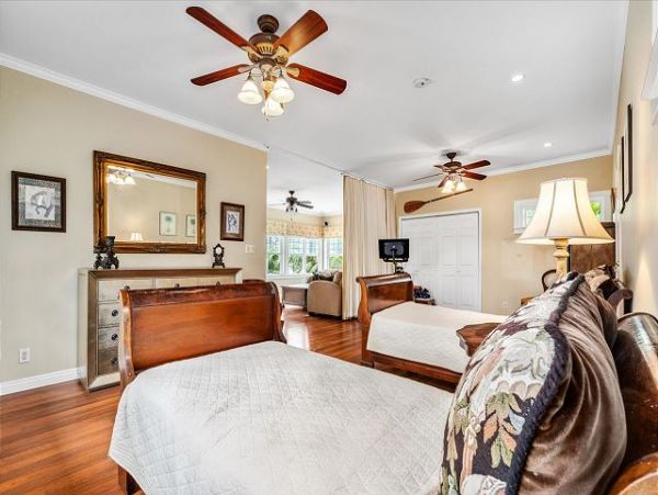 Wonderful Beachfront Hawaiian Style Plantation House