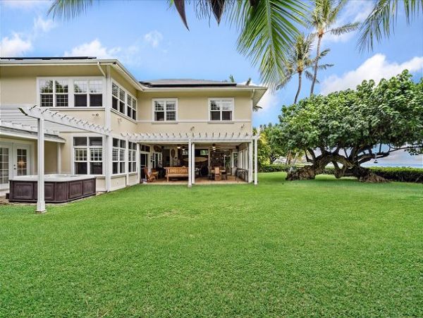 Wonderful Beachfront Hawaiian Style Plantation House