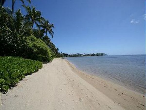 Wonderful Beachfront Hawaiian Style Plantation House