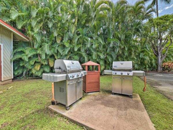 Lahaina Vacation Condo Two Bedroom Walk to Beach