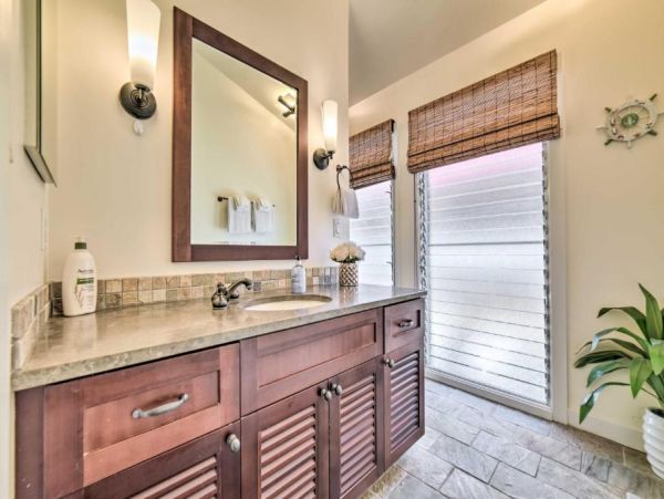 Lahaina Vacation Condo Two Bedroom Walk to Beach