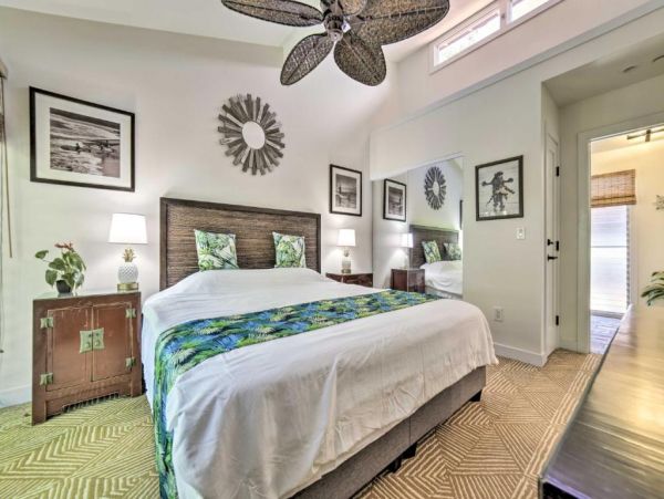 Lahaina Vacation Condo Two Bedroom Walk to Beach