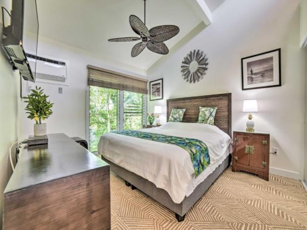 Lahaina Vacation Condo Two Bedroom Walk to Beach