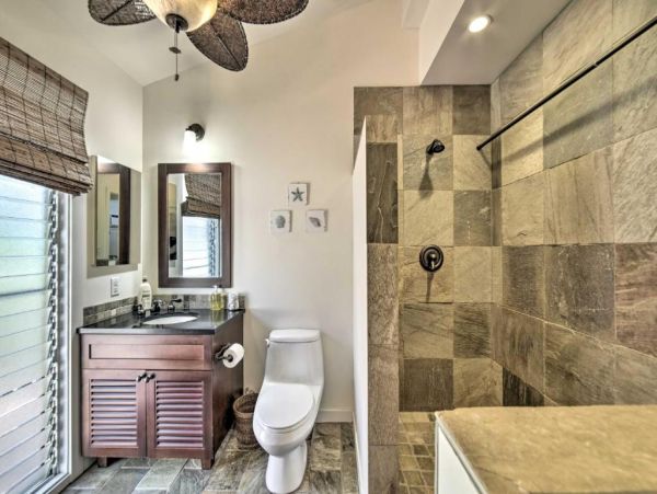 Lahaina Vacation Condo Two Bedroom Walk to Beach