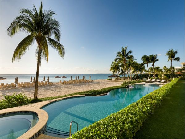Beachfront Amazing Vacation Residence in Cayman Islands