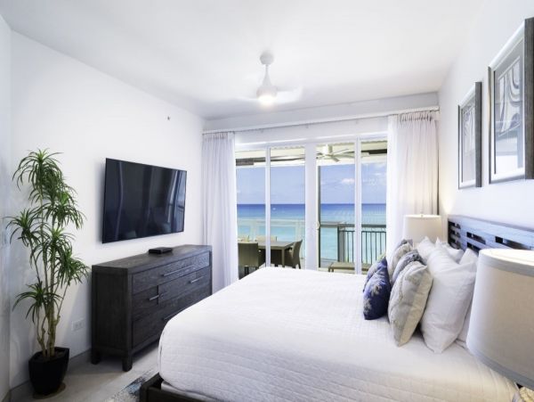 Beachfront Amazing Vacation Residence in Cayman Islands