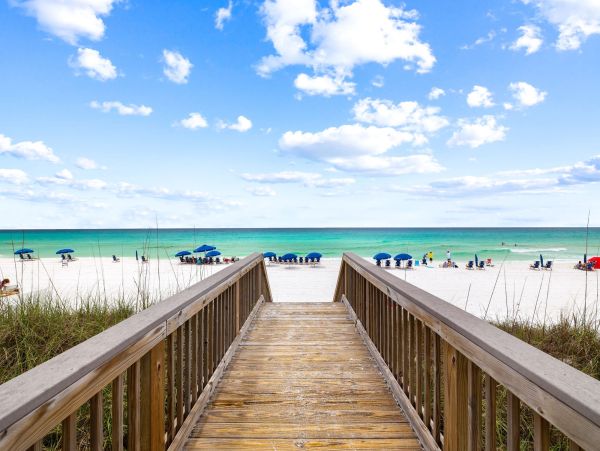 Destin Beachfront Six Bedroom Vacation Rental