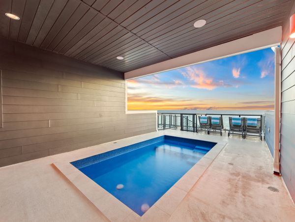 Destin Beachfront Six Bedroom Vacation Rental