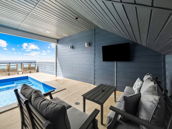 Destin Beachfront Six Bedroom Vacation Rental