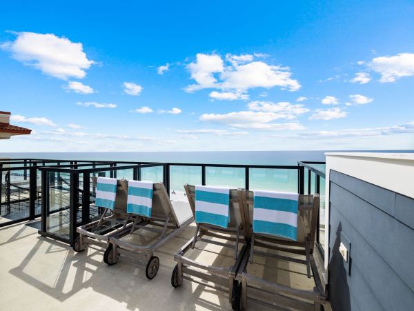 Destin Beachfront Six Bedroom Vacation Rental