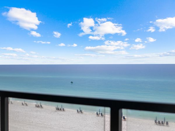 Destin Beachfront Six Bedroom Vacation Rental