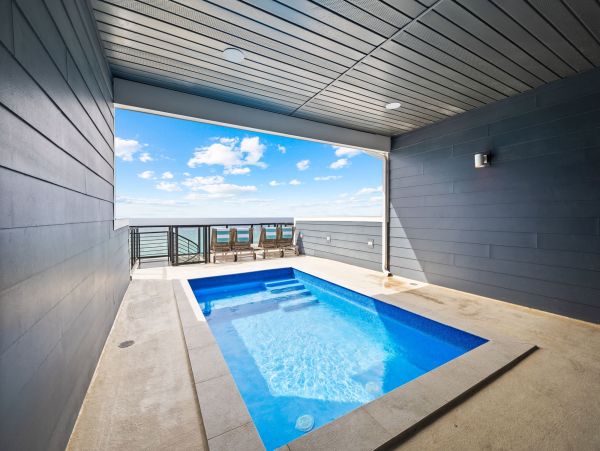 Destin Beachfront Six Bedroom Vacation Rental
