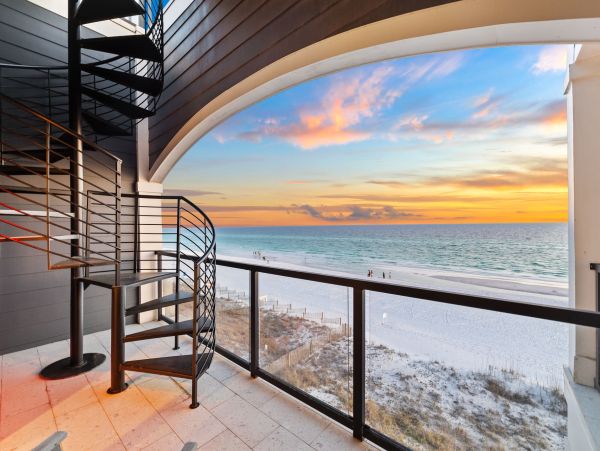 Destin Beachfront Six Bedroom Vacation Rental
