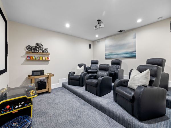 Destin Beachfront Six Bedroom Vacation Rental