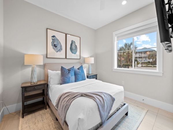 Destin Beachfront Six Bedroom Vacation Rental