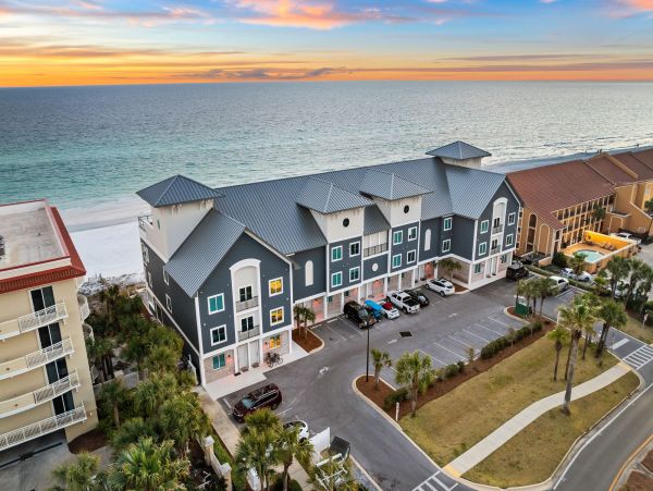 Destin Beachfront Six Bedroom Vacation Rental