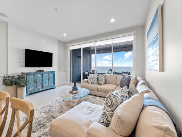 Destin Beachfront Six Bedroom Vacation Rental