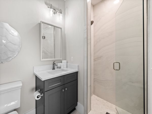 Destin Beachfront Six Bedroom Vacation Rental