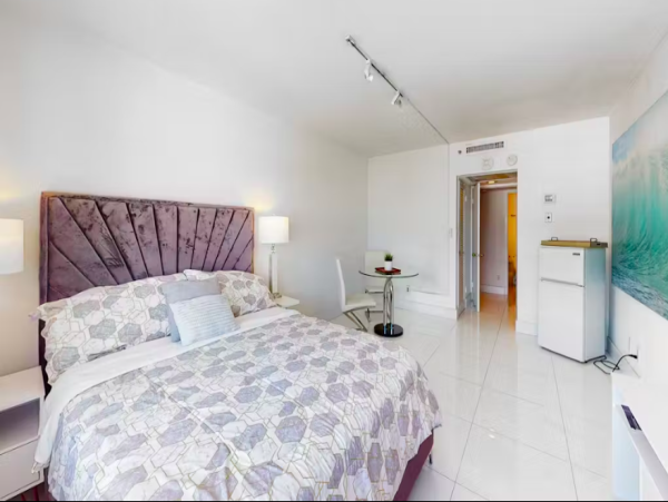 Charming South Beach Condo with Prime Location and Stunning Views