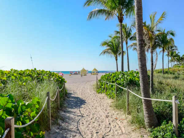 Charming South Beach Condo with Prime Location and Stunning Views