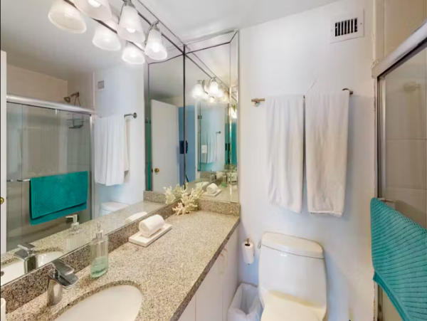 Charming South Beach Condo with Prime Location and Stunning Views