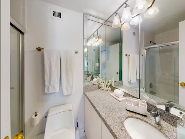 Charming South Beach Condo with Prime Location and Stunning Views