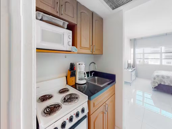 Charming South Beach Condo with Prime Location and Stunning Views