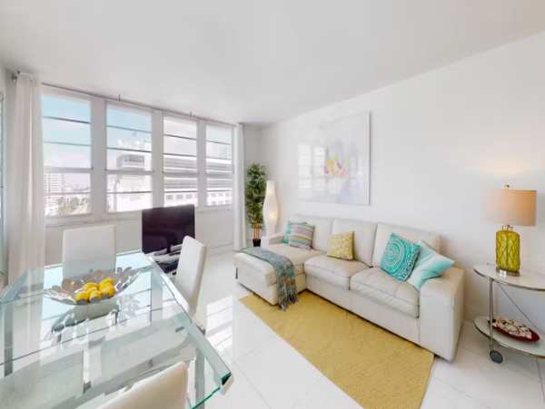 Charming South Beach Condo with Prime Location and Stunning Views