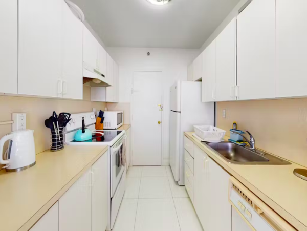 Charming South Beach Condo with Prime Location and Stunning Views